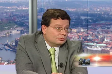 Vondrova armáda: Méně peněz, sloučení posádek a čisté zakázky