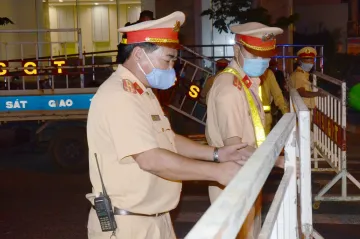 Vietnam na dva týdny uzavřel milionové město Danang. Uvázly v něm tisíce turistů