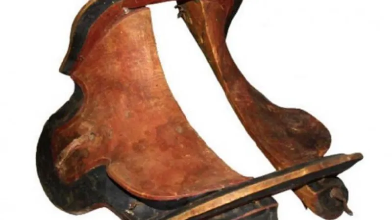 Dřevěné sedlo a další nálezy z Mongolska