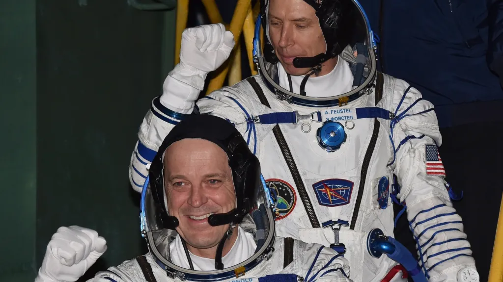 Členové 55. expedice na ISS před svým startem