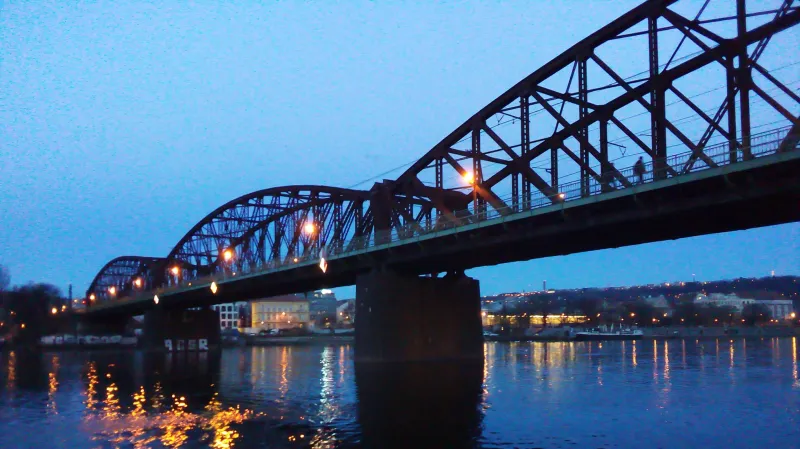 Železniční most na Výtoni