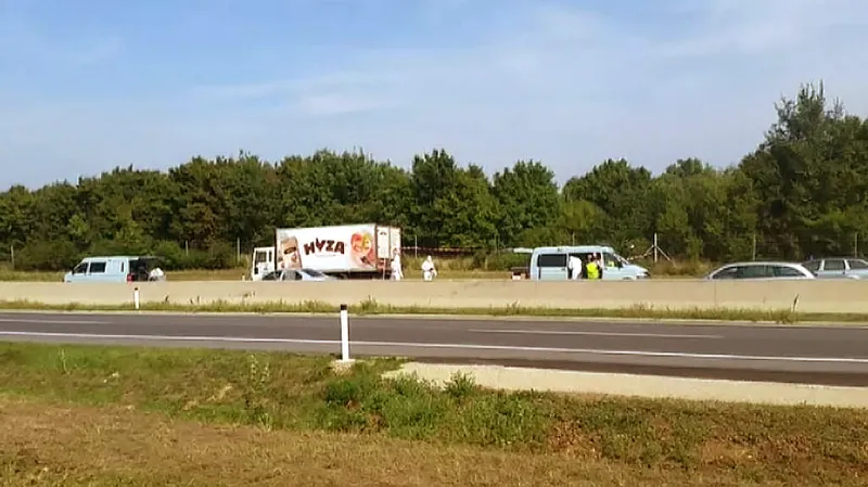 V nákladním autě se našly desítky mrtvých uprchlíků
