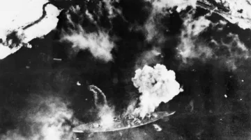 Bitevní loď Tirpitz pod útokem