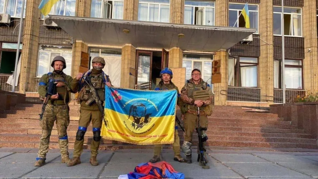 Ukrajinští vojáci v centru Kupjansku