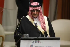 V Rijádu byli zadrženi tři  členové královské rodiny Saúdů. Spekuluje se o pokusu o převrat