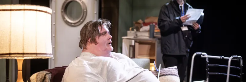 Hrdinu hry Velryba tíží samota. A jeho představitele dvě stě kilo navíc