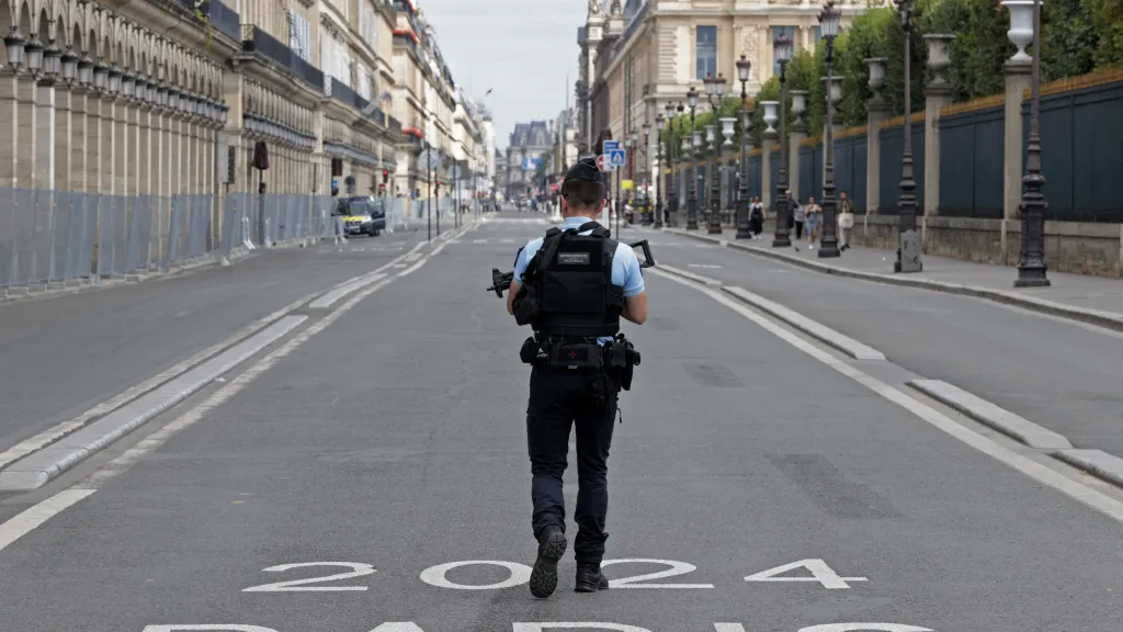 Ilustrační foto – policista v Paříži