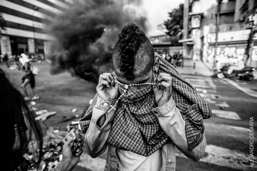 Nominace na vítěznou sérii v kategorii DLOUHODOBÉ PROJEKTY. Alejandro Cegarra – Příběh rozpadající se Venezuely, který fotograf začal zachycovat od smrti prezidenta Cháveze v roce 2013