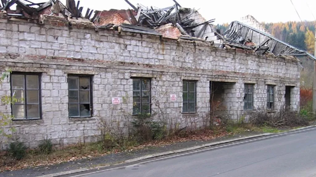 Ruina restaurace na okraji Kraslic