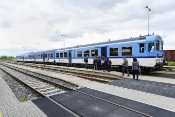 „Při střetu s vlakem nevítězí člověk, ale stroj.“ Kampaň SŽDC varuje před riskováním pasažérů