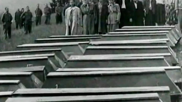 Hromadný pohřeb obětí pochodu smrti