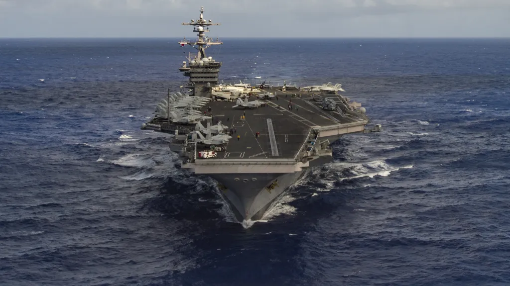 Letadlová loď amerického námořnictva Carl Vinson