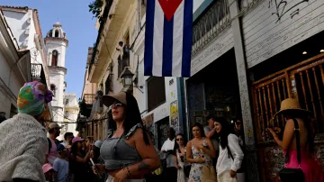 Turisté v kubánském hlavním městě Havana