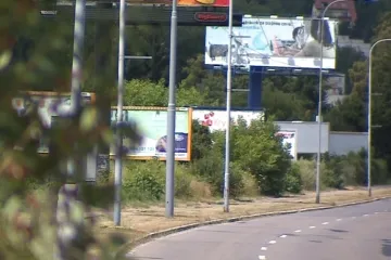 Jen pět procent reklam u silnic je umístěno správně nebo legálně