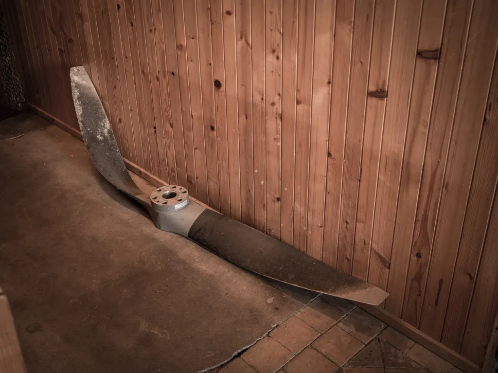 Zdejší hory mají ale i temnou historii. V roce 1992 se u Smědavské hory zřítila v mlze dvě francouzská letadla, která převážela humanitární zásilky do Ruska