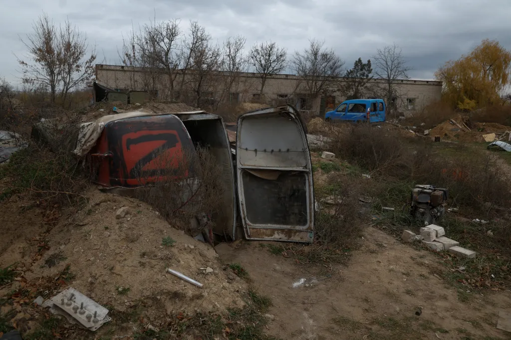 Zničené vozidlo se znakem „Z“ užívaným ruskými okupačními vojsky