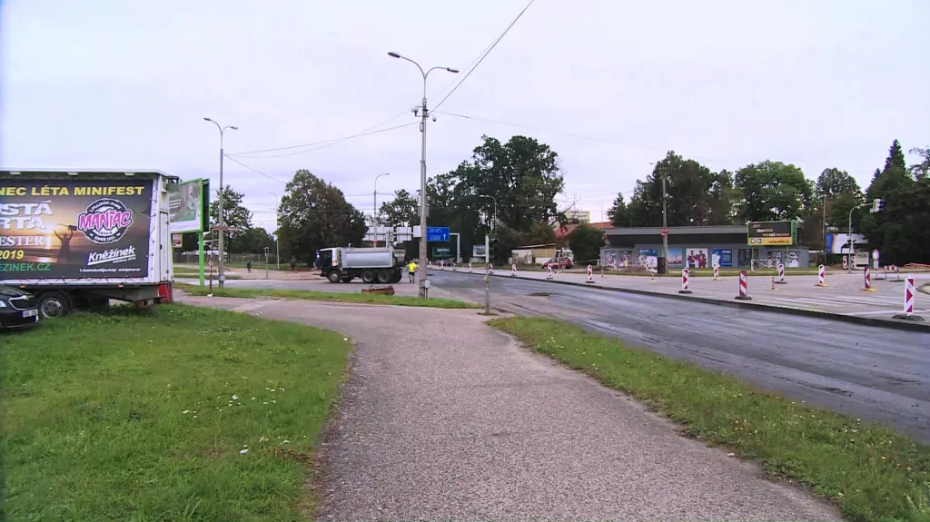 Částečně uzavřená křižovatka