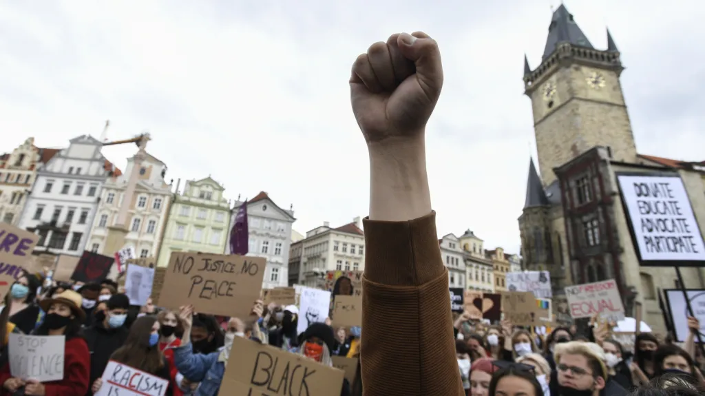 Demonstrace proti rasismu na Staroměstském náměstí v Praze, červen 2020
