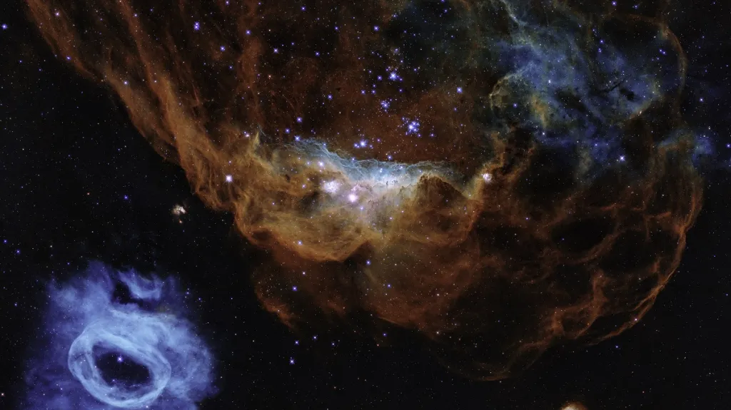 Výroční snímek Hubbleova kosmického dalekohledu 2020 „Kosmický útes“