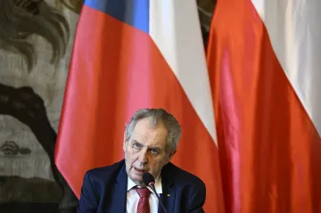 Prezidentovi se rozpadá expertní tým. „Trpělivost došla“ čtyřem poradcům, konec zvažuje i Rusnok