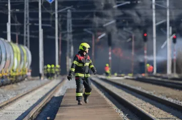 „Lidé mají stále obavy“. Před rokem vykolejil u Hustopečí vlak s benzenem