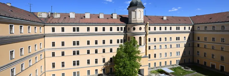 Hanácké kasárny ožívají. Do areálu se nastěhuje divadlo, škola i kavárny