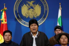 Bolivijský prezident Morales rezignoval. Levicové vlády v regionu a Moskva mluví o puči