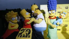 Homer Simpson škrtí Barta