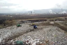 Reportéři ČT: Toxický odpad u Litvínova dál ohrožuje okolní vsi. Starostové nic netušili