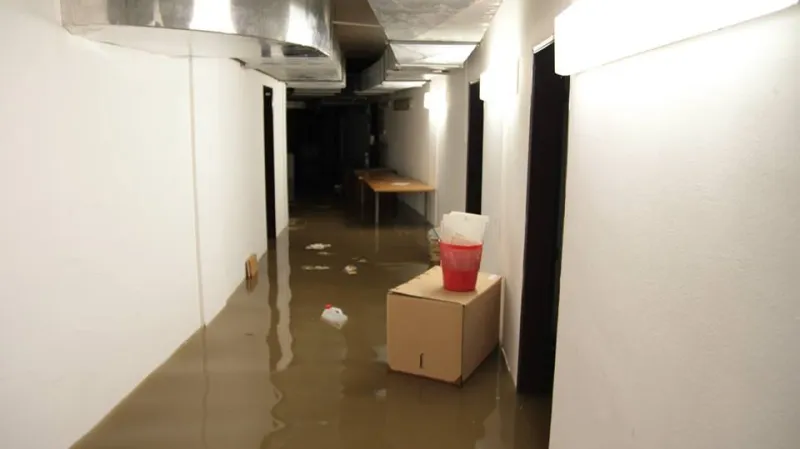 Okresní soud v Ústí nad Labem zaplavuje voda z kanálů