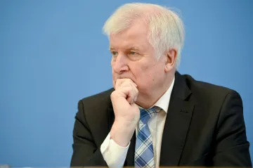 Připravenost Česka podílet se na řešení migrace se blíží nule, uvedl německý ministr Seehofer