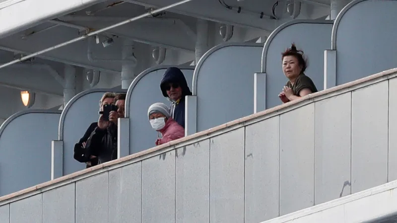 Pasažéři na japonské lodi Diamond Princess