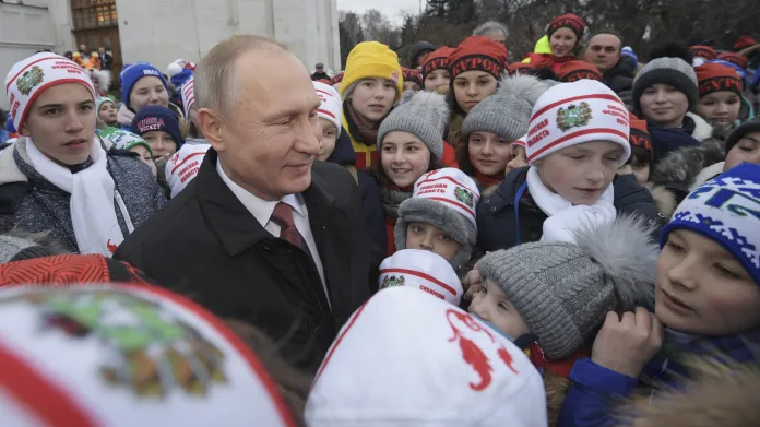 Putin v obležení dětí