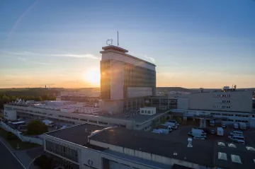 Opozice ve společném prohlášení odmítla změnu financování ČT a ČRo