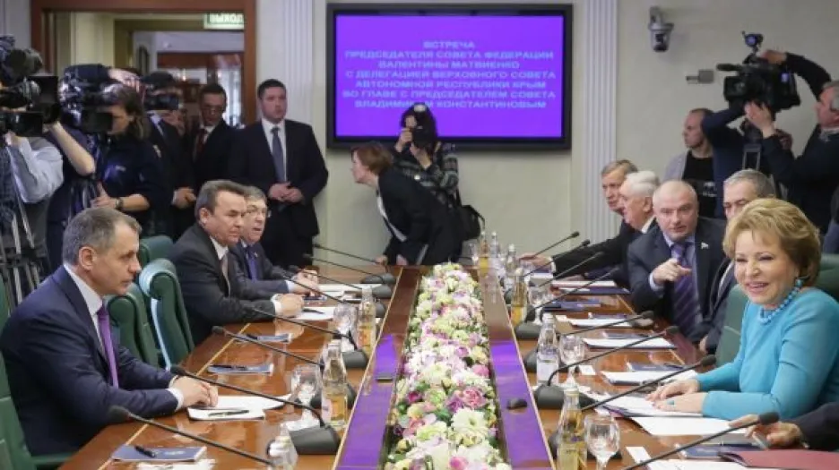 Události: Krym spěchá pod křídla Moskvy