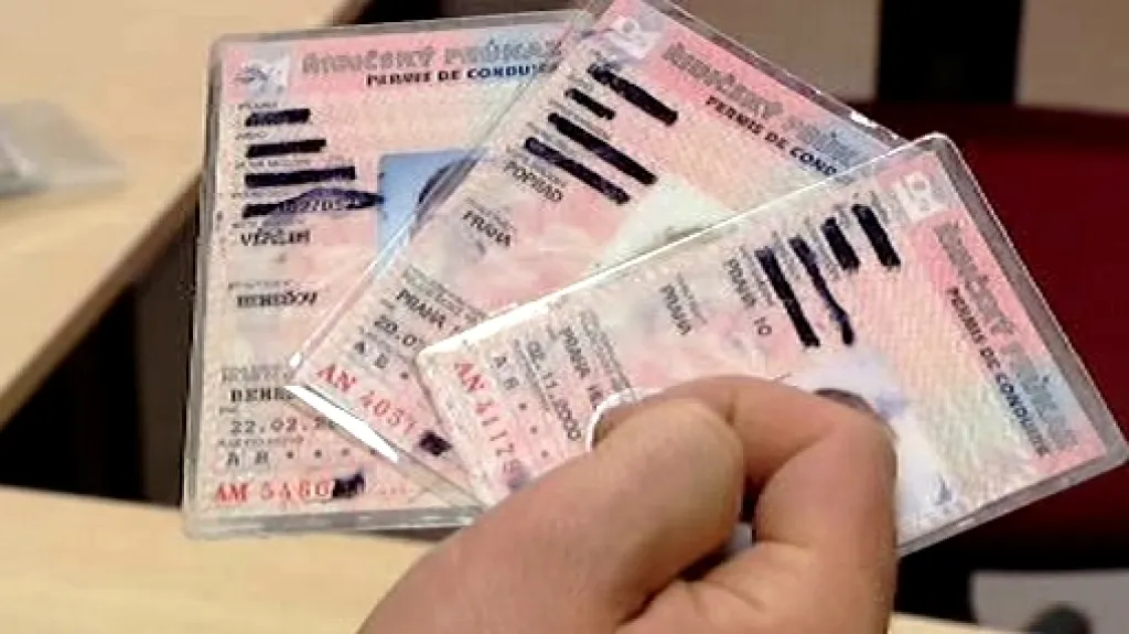 Průkazy vydané do roku 2001