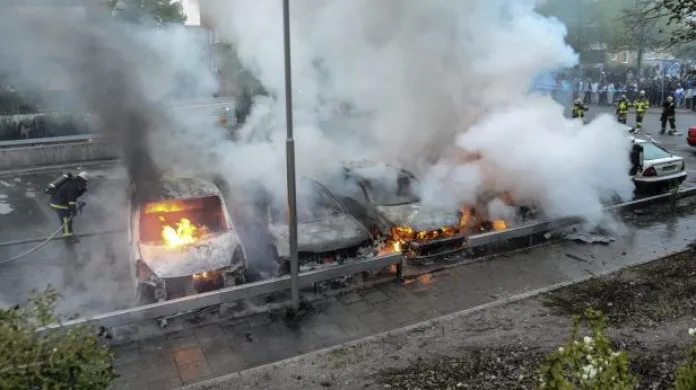 Nepokoje ve Stockholmu se rozšířily i mimo metropoli