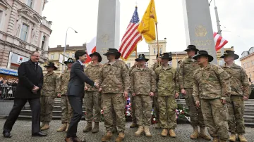Zástupci velení amerických dragounů v Plzni