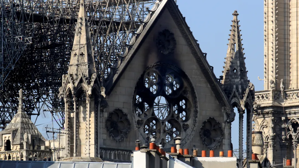 Katedrála Notre-Dame po požáru