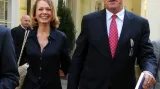 Bývalý premiér Mirek Topolánek s novou manželkou Lucií Talmanovou