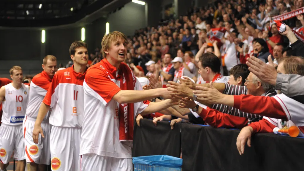 Basketbalisté Nymburka slaví vítězství nad CSKA