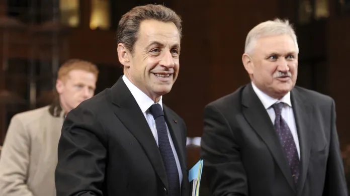 Nicolas Sarkozy při příjezdu na summit EU