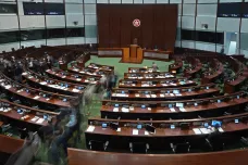 Hongkong otevřel propekingským politikům cestu k vládě, změnil volební zákon