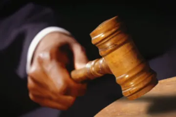 Soud poslal do vězení ženu, která okrádala seniory přímo v bytech. Při činu ji zachytila kamera