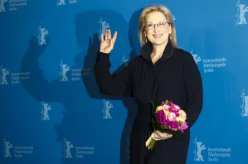 Meryl Streepová medvědy jen dostávala, teď je bude i rozdávat