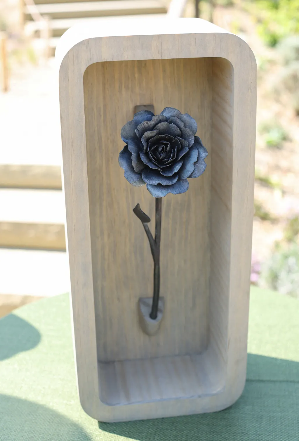 Kovová květina, kterou dostala princezna Anna