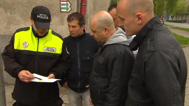 Noví asistenti prevence kriminality v Přerově dostávají instrukce