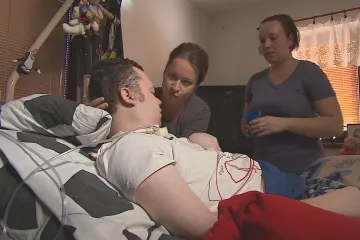 Dva miliony Čechů se starají o své blízké. Populace stárne, péče rodiny bude potřeba stále víc