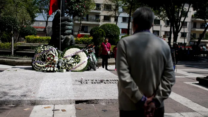 Uctění památky obětí zemětřesení v Mexico City v roce 1985