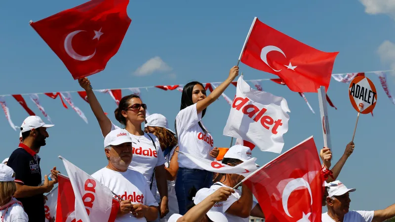 Demonstrace na podporu vězněného tureckého poslance